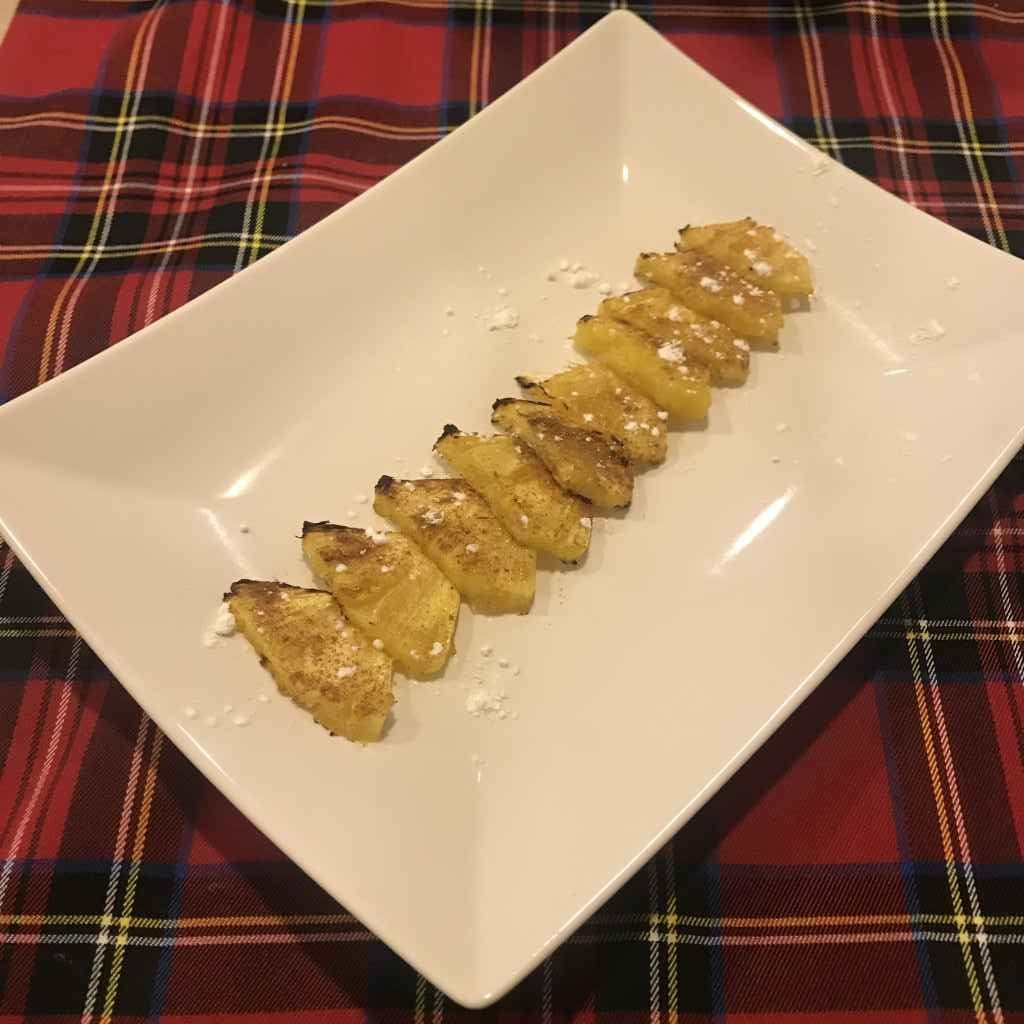 Ananas al forno con cannella