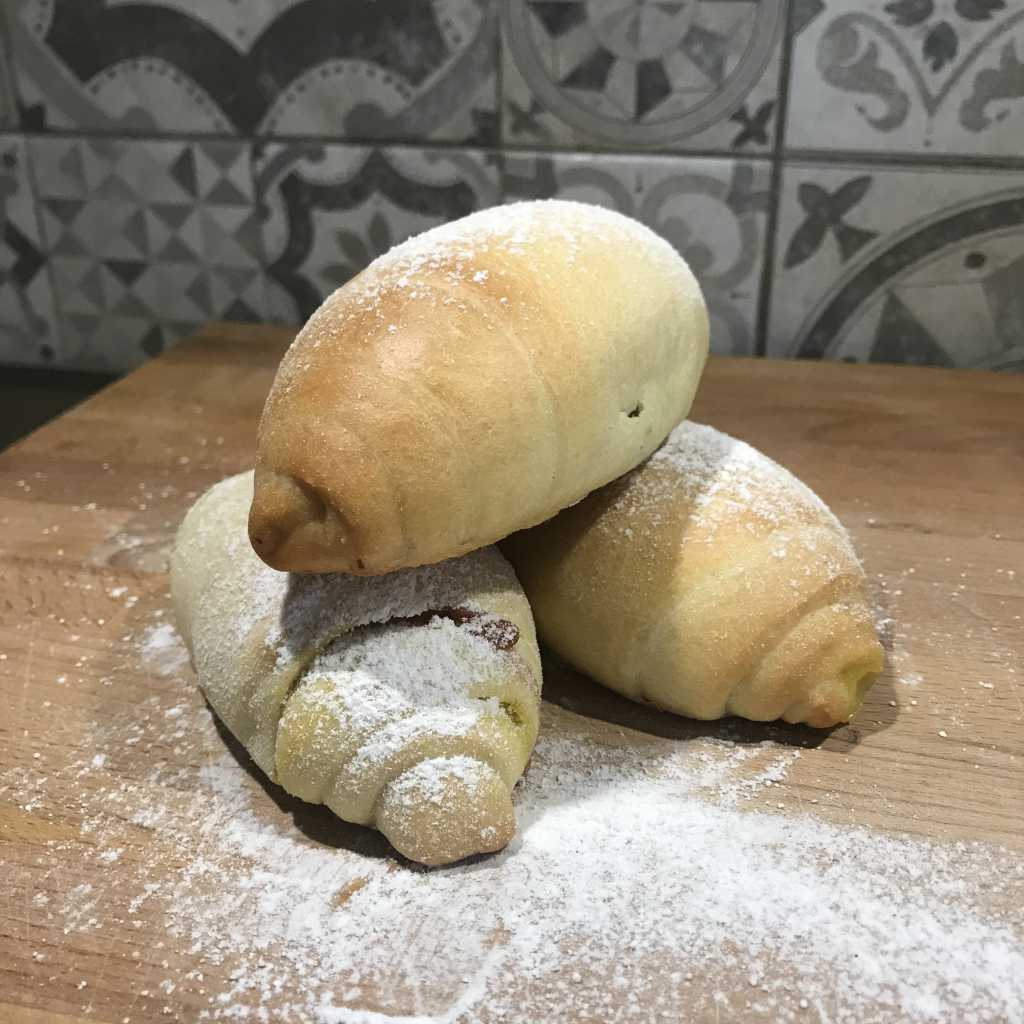 Polacca aversana – la brioche campana con crema e amerane