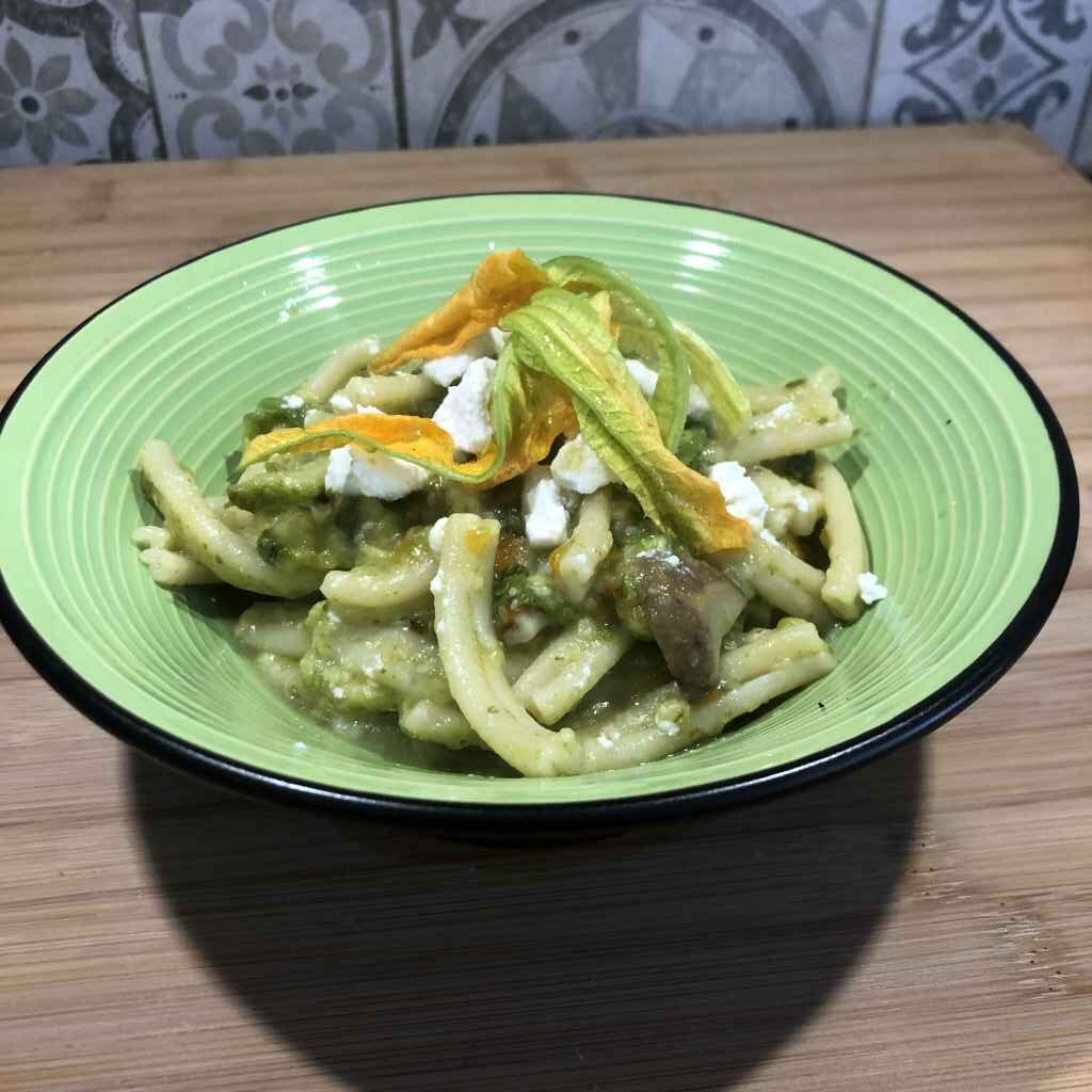 Pasta con funghi e zucchine